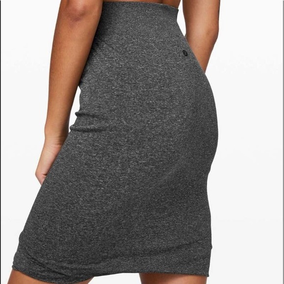 LULULEMON Boulevard Bliss Live Love And Let Go Gray Skirt 10 - Picture 1 of 8